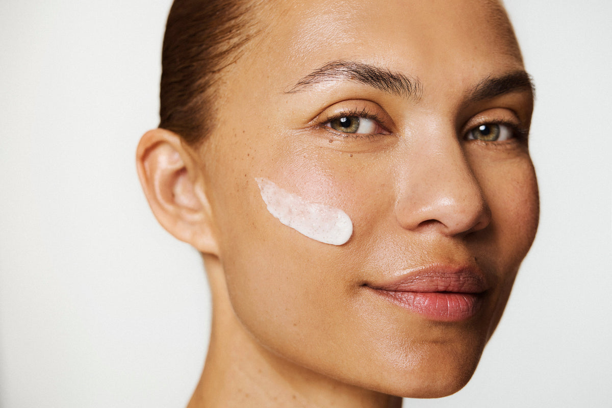 CREAMY QUARTZ & ENZYME EXFOLIATOR